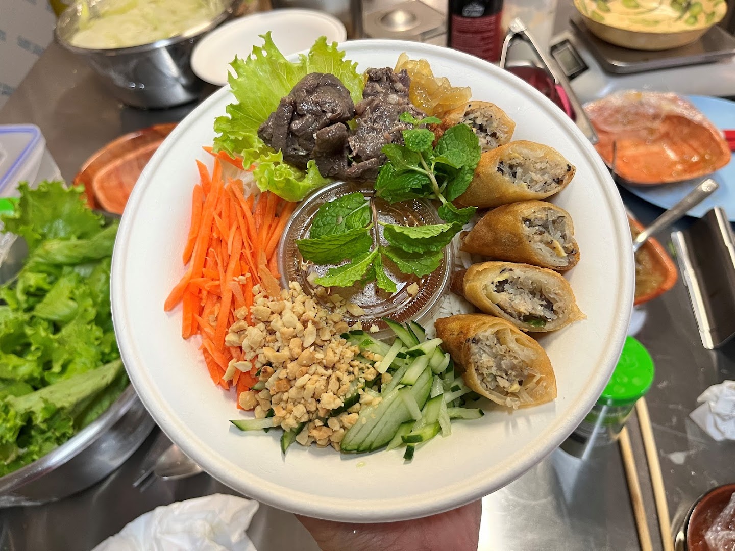 Salade Bobun nems et poulet